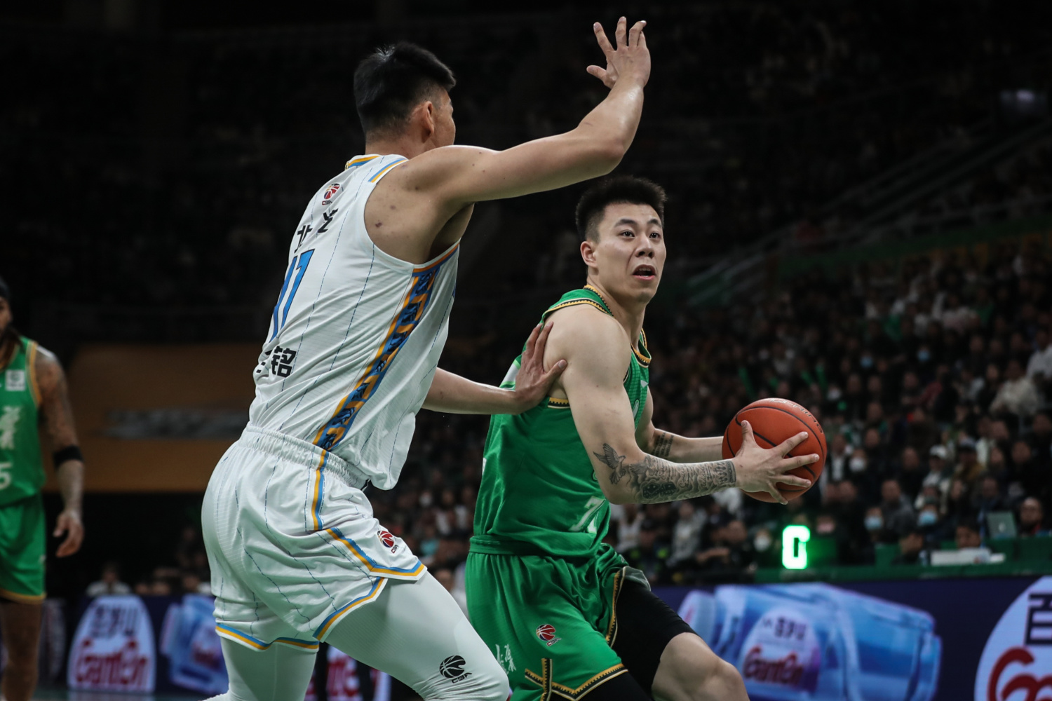 辽宁队鏖战青岛队,字母哥状态火热 辽宁队鏖战青岛队,字母哥状态火热