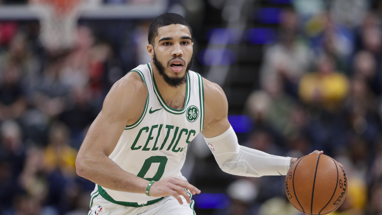 凯尔特人险胜山东队，范弗利特统治全场