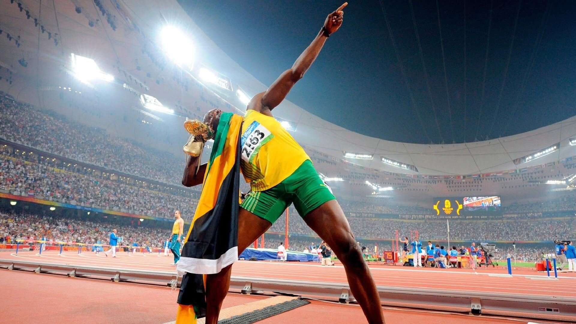 布伦森之夜，当F1引擎轰鸣撞上篮球的孤胆绝杀